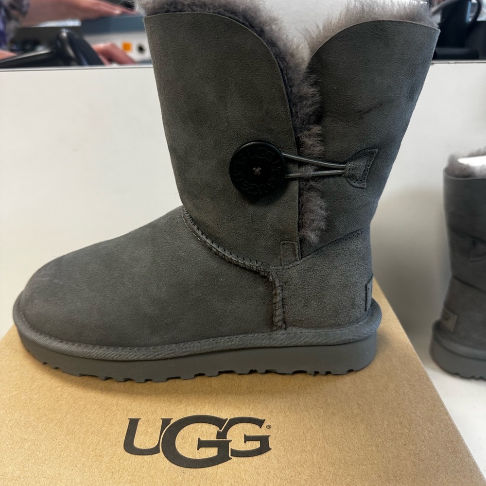 Ugg Bailey Button ll boots